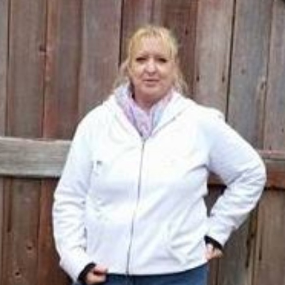 Meet your Posher, Amy - Picture 3 of 3